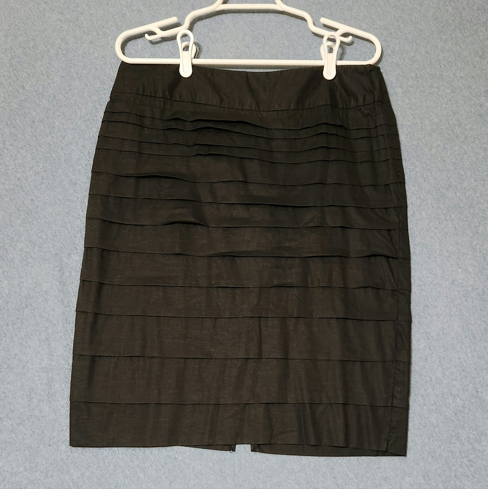 Kenar ruffle teired black mini skirt. Size 10